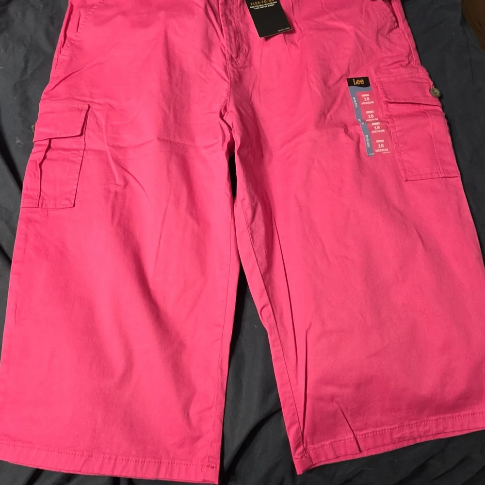 Lee Pink Cargo Shorts - Picture 3 of 3